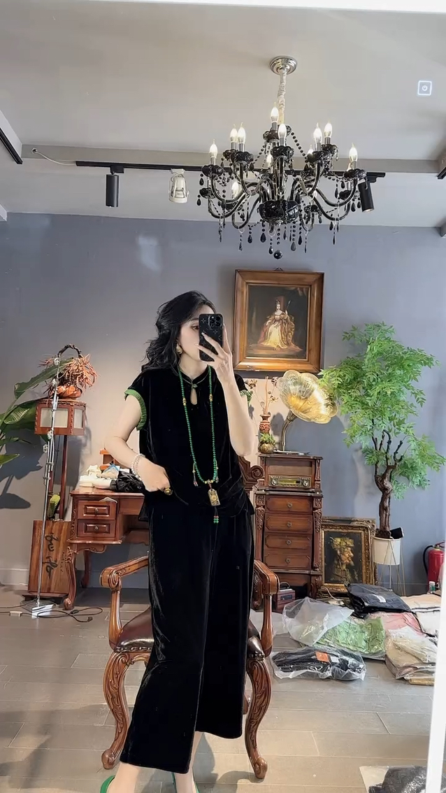 新中式短袖丝绒套装女镂空镶钻立领开叉上衣宽松阔腿九分裤两件套