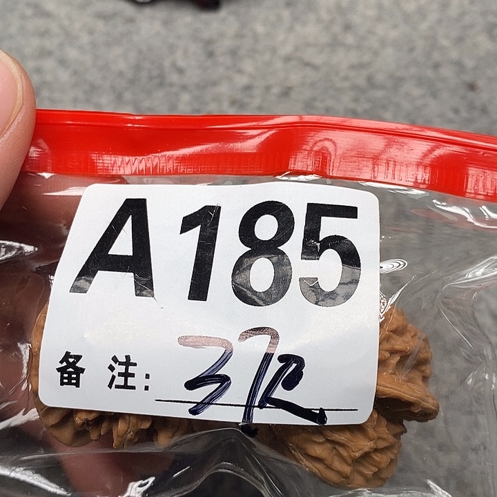 文玩核桃吊坠三棱