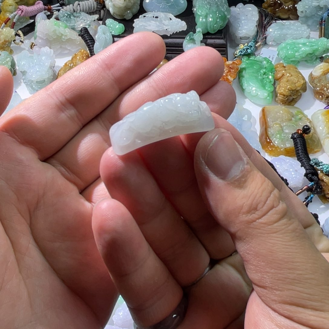 翡翠颈饰未镶嵌天然