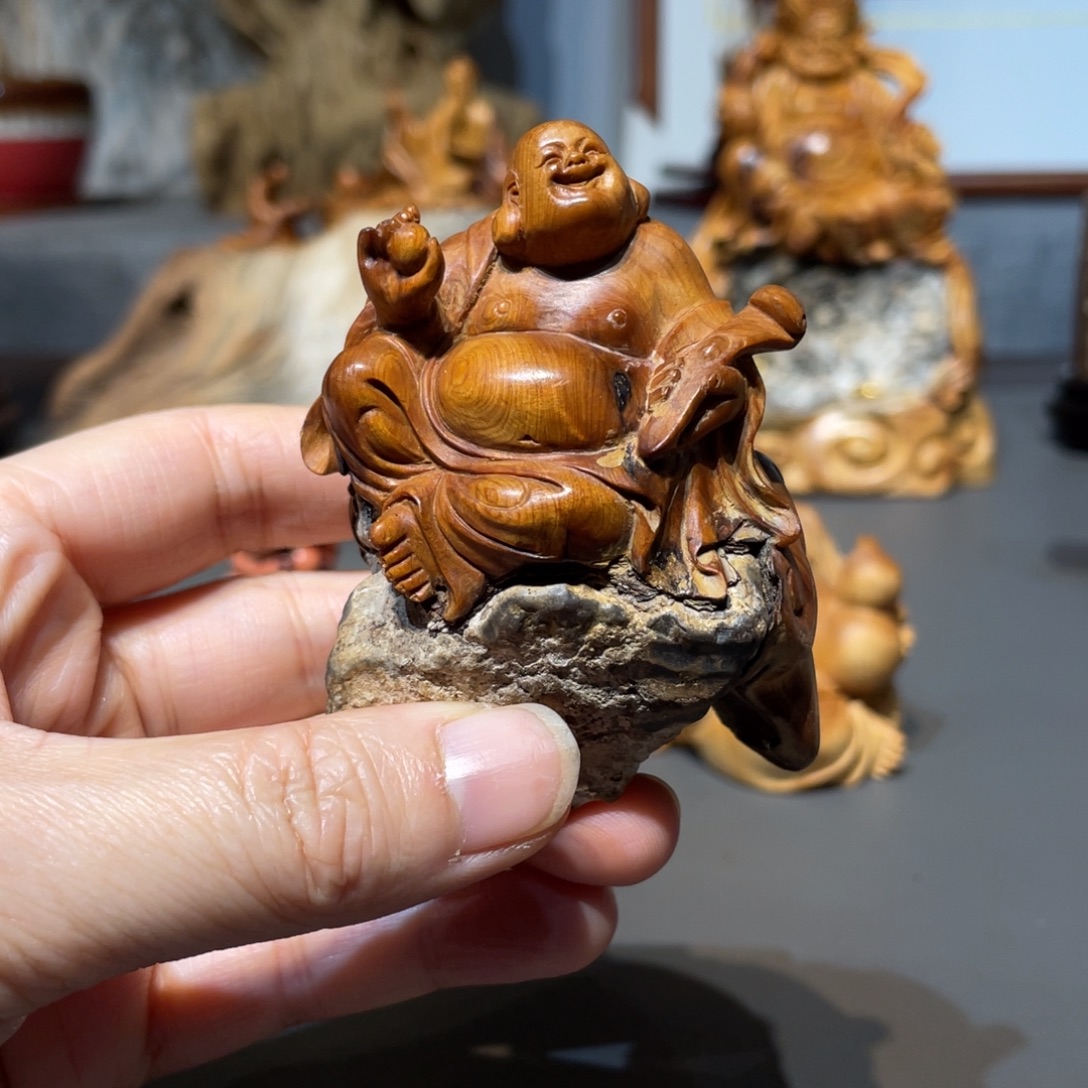 老***u柏木（崖柏）抱石弥勒工艺品