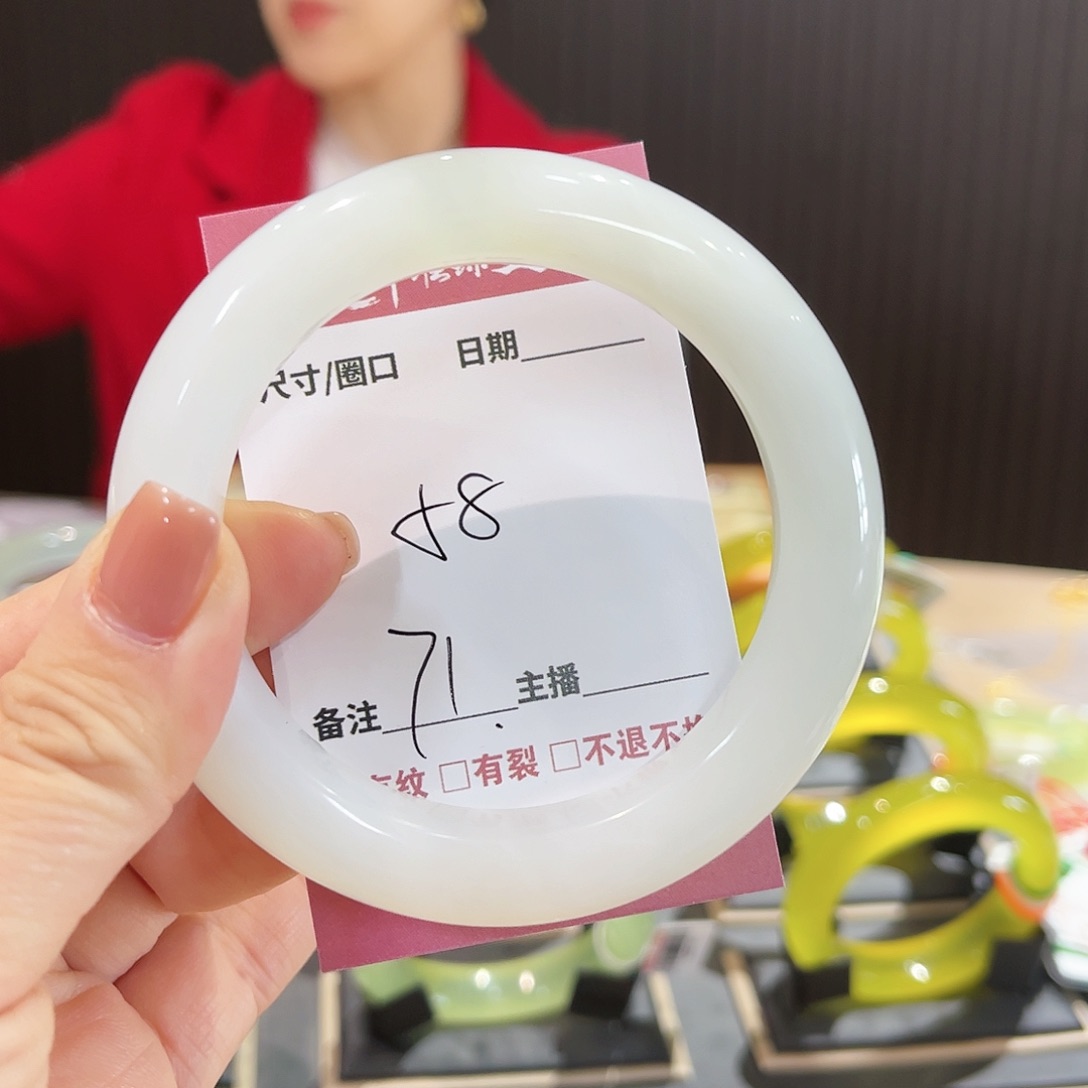 蛇纹石玉手镯未镶嵌