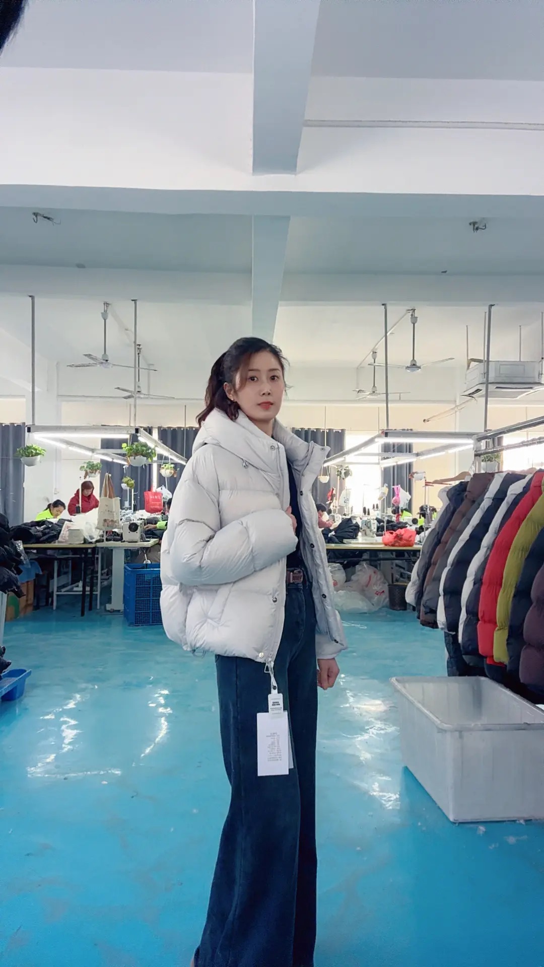 新款90新国标白鸭绒羽绒服轻奢时尚百搭冬季连帽羽绒服女0909