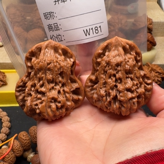 梧***鱼桃核把件文玩市场的问题了文玩市场的问题