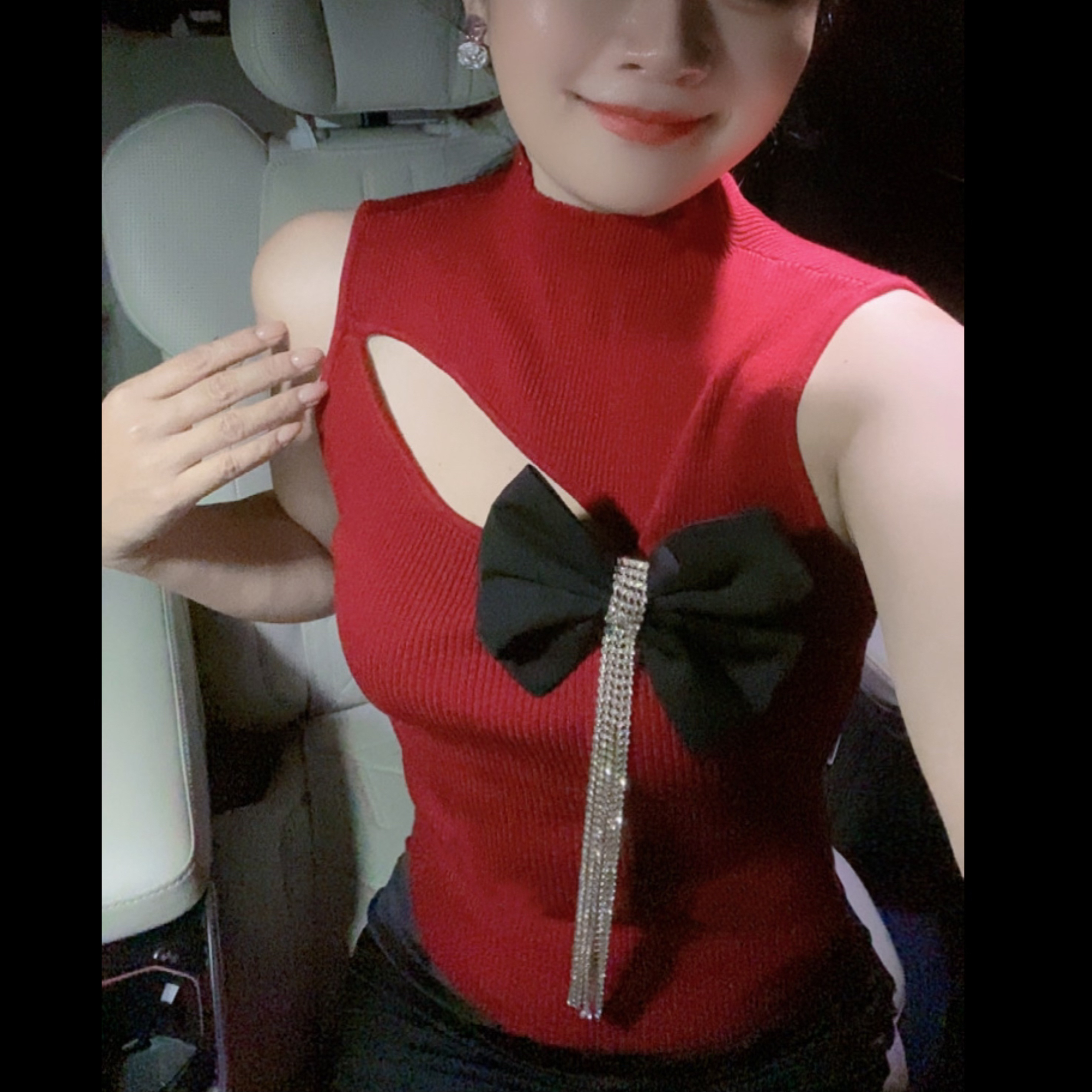 魅鹊 690 时尚辣妹镂空蝴蝶结设计感针织上衣