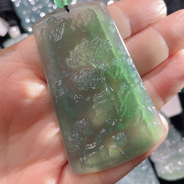 翡翠颈饰未镶嵌3，