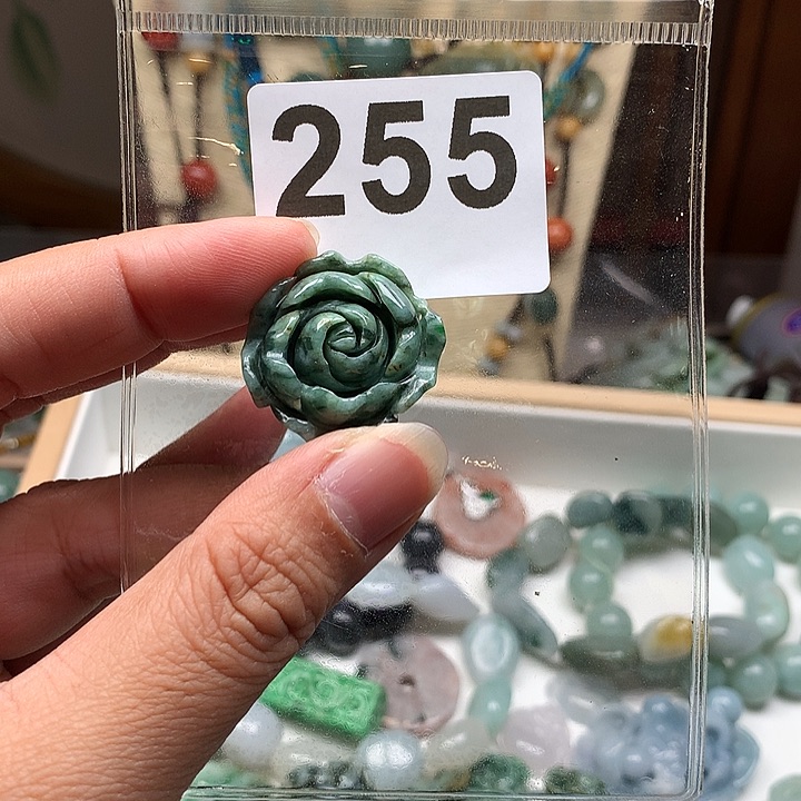 翡翠颈饰未镶嵌花*苷翡翠