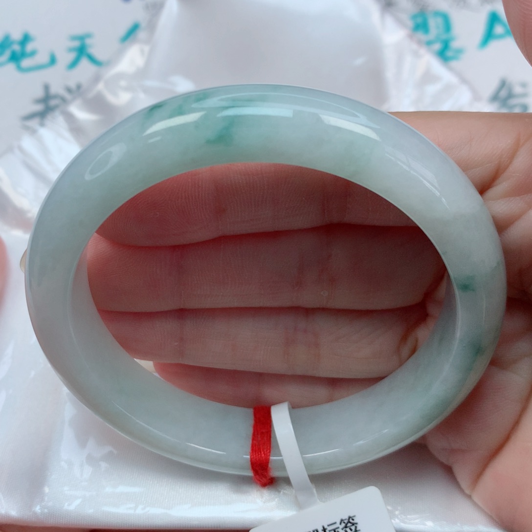 翡翠手镯未镶嵌59圈 飘绿花 大圈口福利