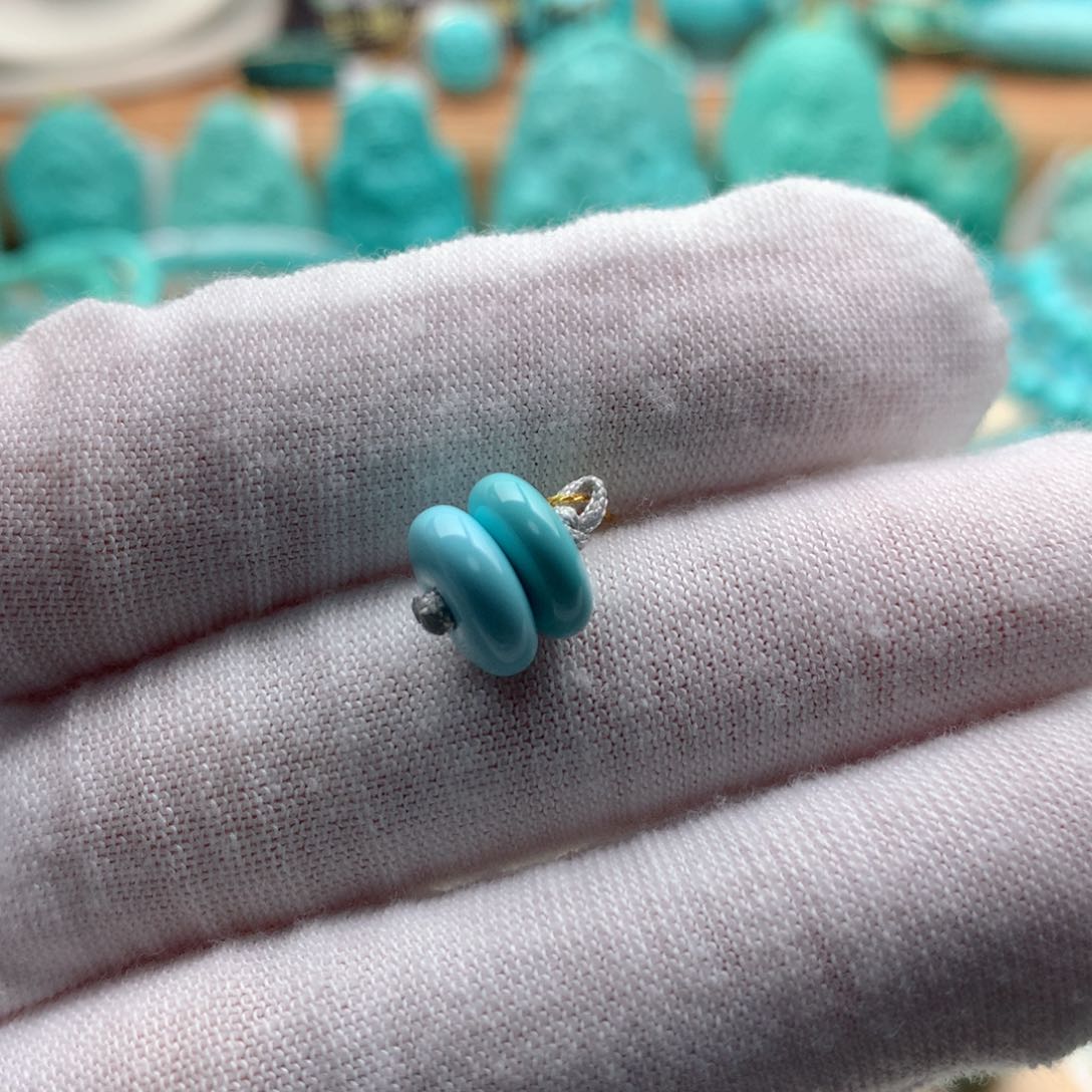 绿松石颈饰未镶嵌