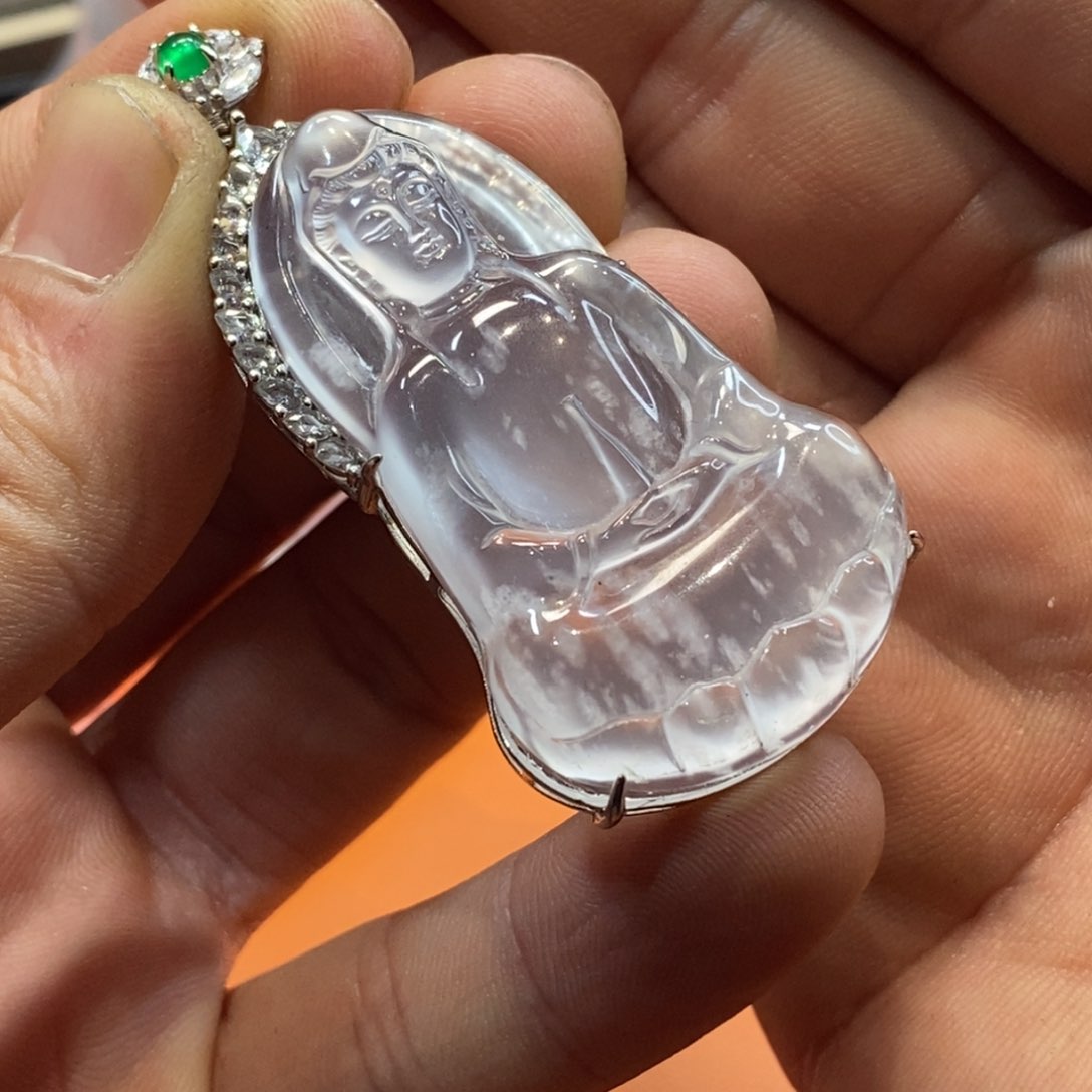 石英质玉颈饰银S925镶嵌向*走