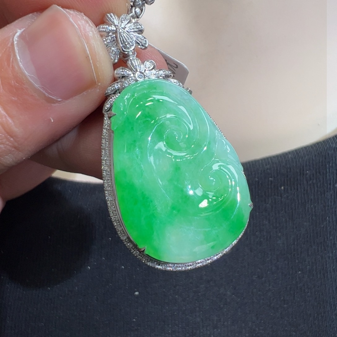 翡翠吊坠(不含链)18K金镶嵌