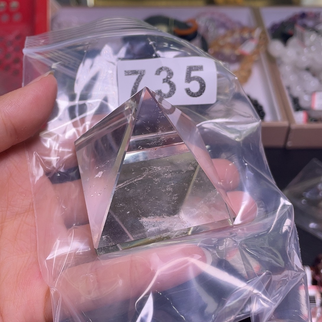 杨****未镶嵌珠宝半成品水晶735