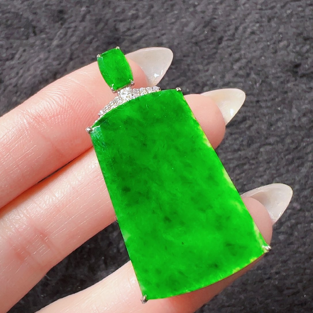 翡翠颈饰18K金镶嵌签收后24小时鉴赏期，过时不退