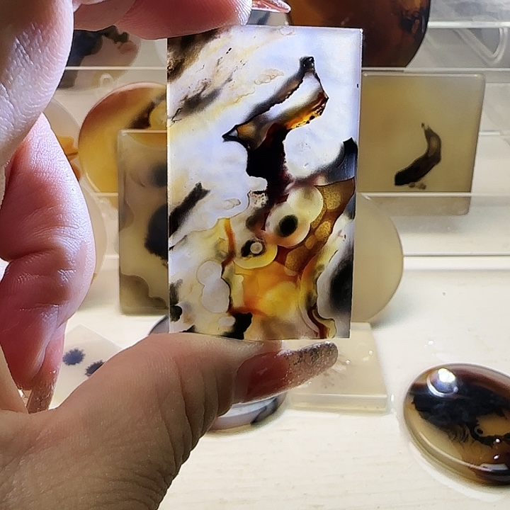 玛瑙/玉髓未镶嵌珠宝奇石