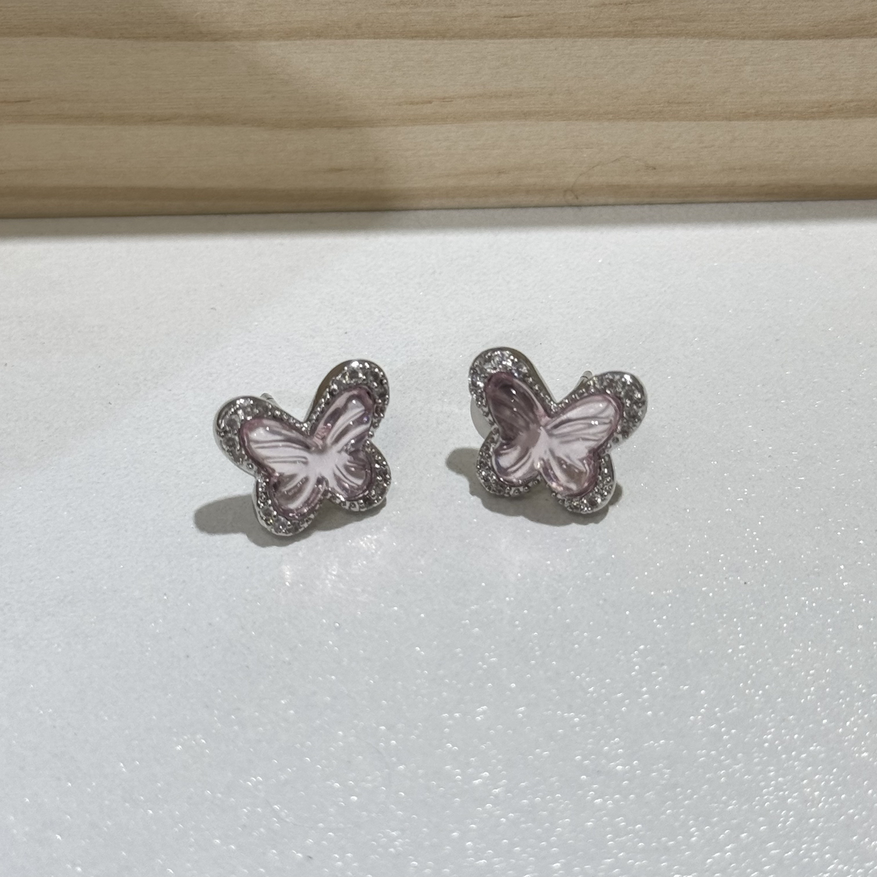 铜合金合成锆石耳饰 哆迦鑫-透粉蝴蝶日常耳环/耳钉