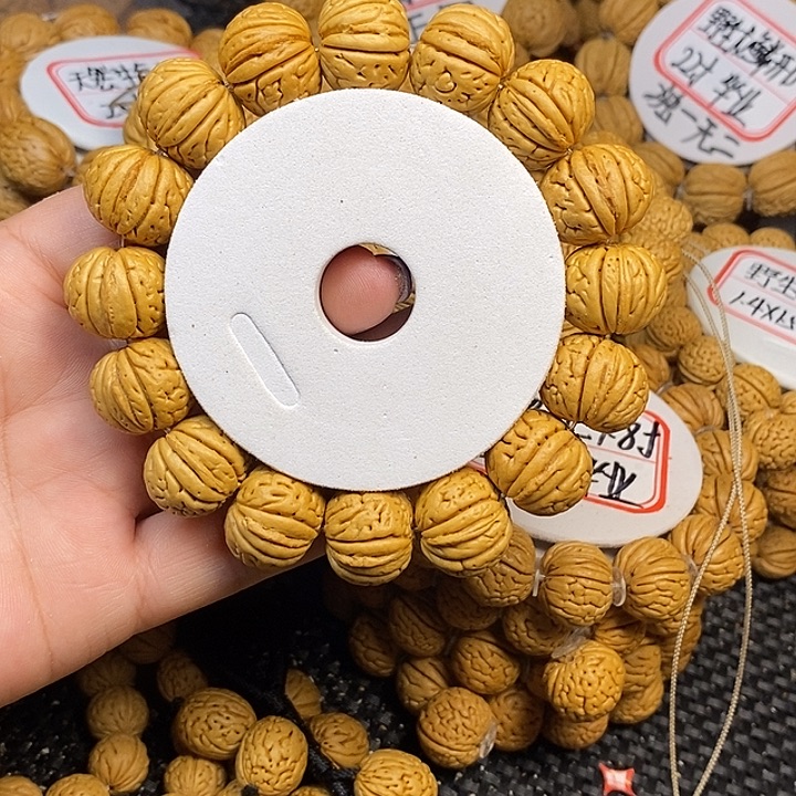 君***谦桃核手串金鱼肚1.8