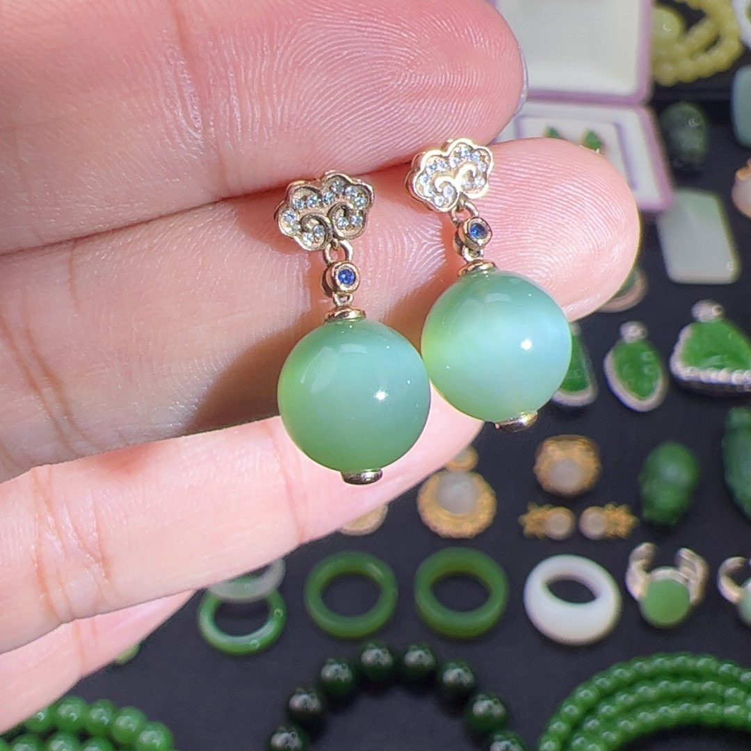 和田玉（碧玉）粉青猫眼耳坠18K金镶嵌