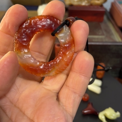 玛瑙吊坠未镶嵌根**茂