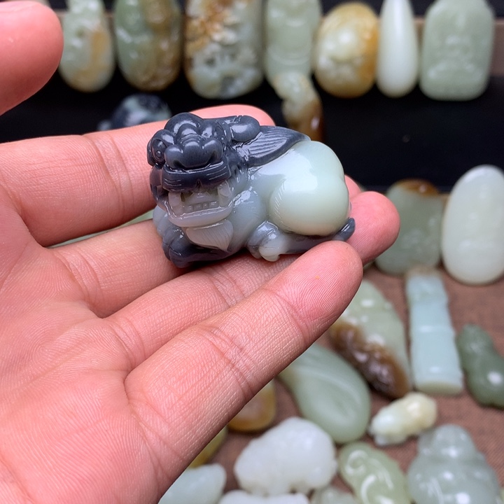 不***士和田玉（糖玉）未镶嵌颈饰