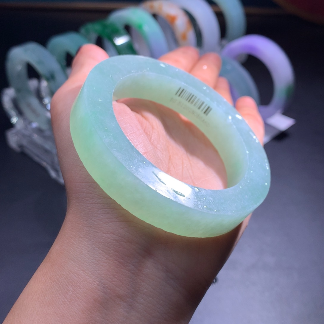 未镶嵌翡翠手镯定制翡翠