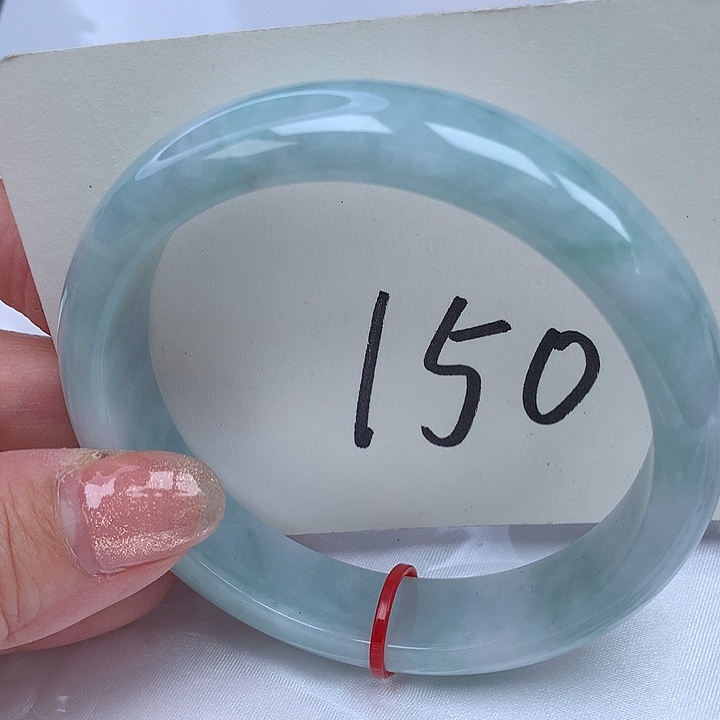 翡翠手镯未镶嵌翡翠