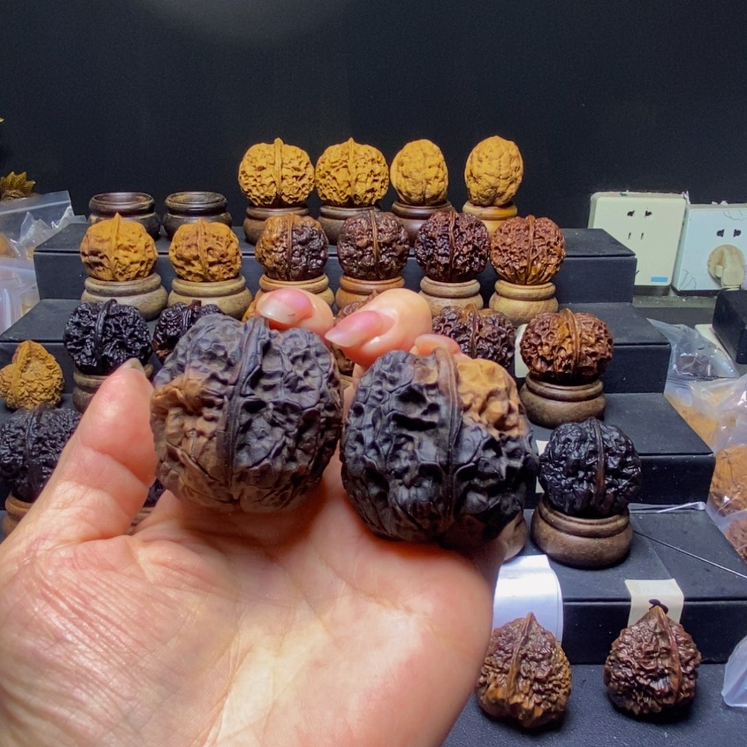 文玩核桃吊坠紫衣40