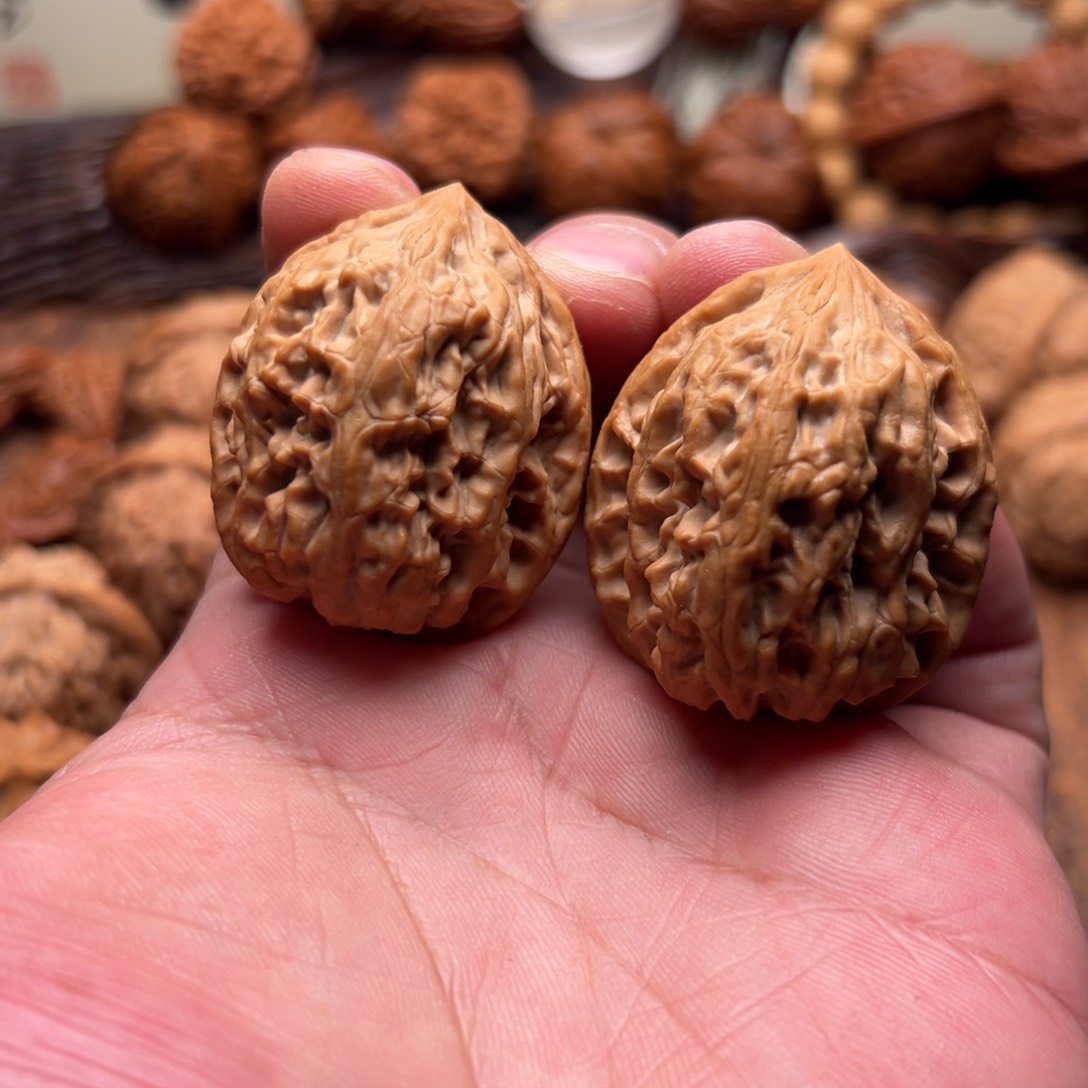 文玩核桃把件承德鸡心