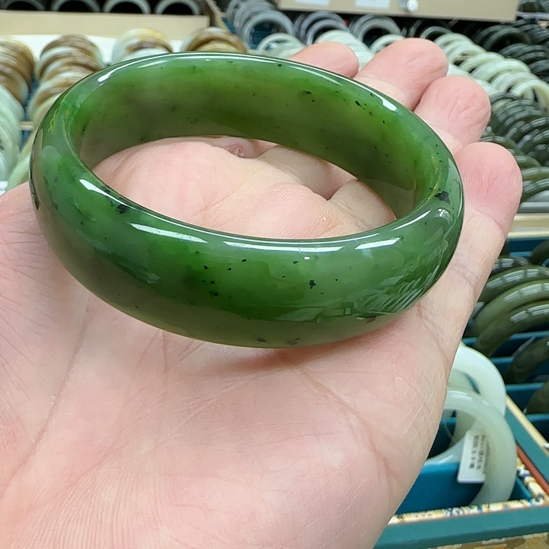 和田玉手镯未镶嵌乐****团