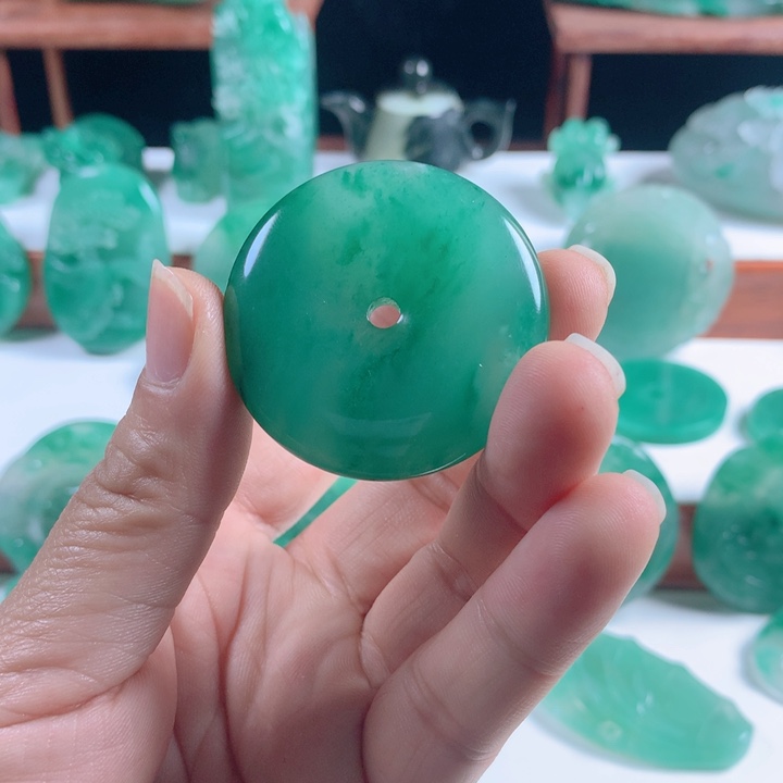 石英质玉吊坠未镶嵌申***儿