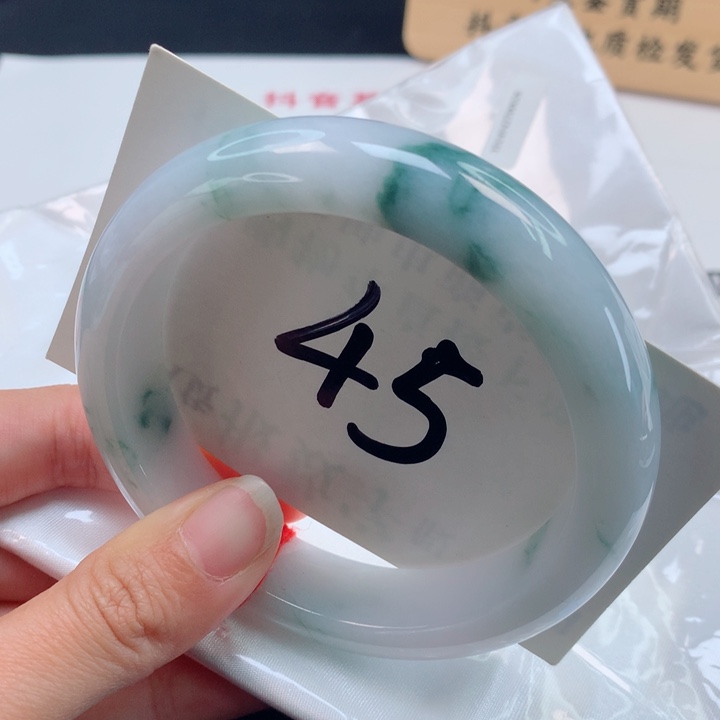 翡翠手镯未镶嵌大轮胎