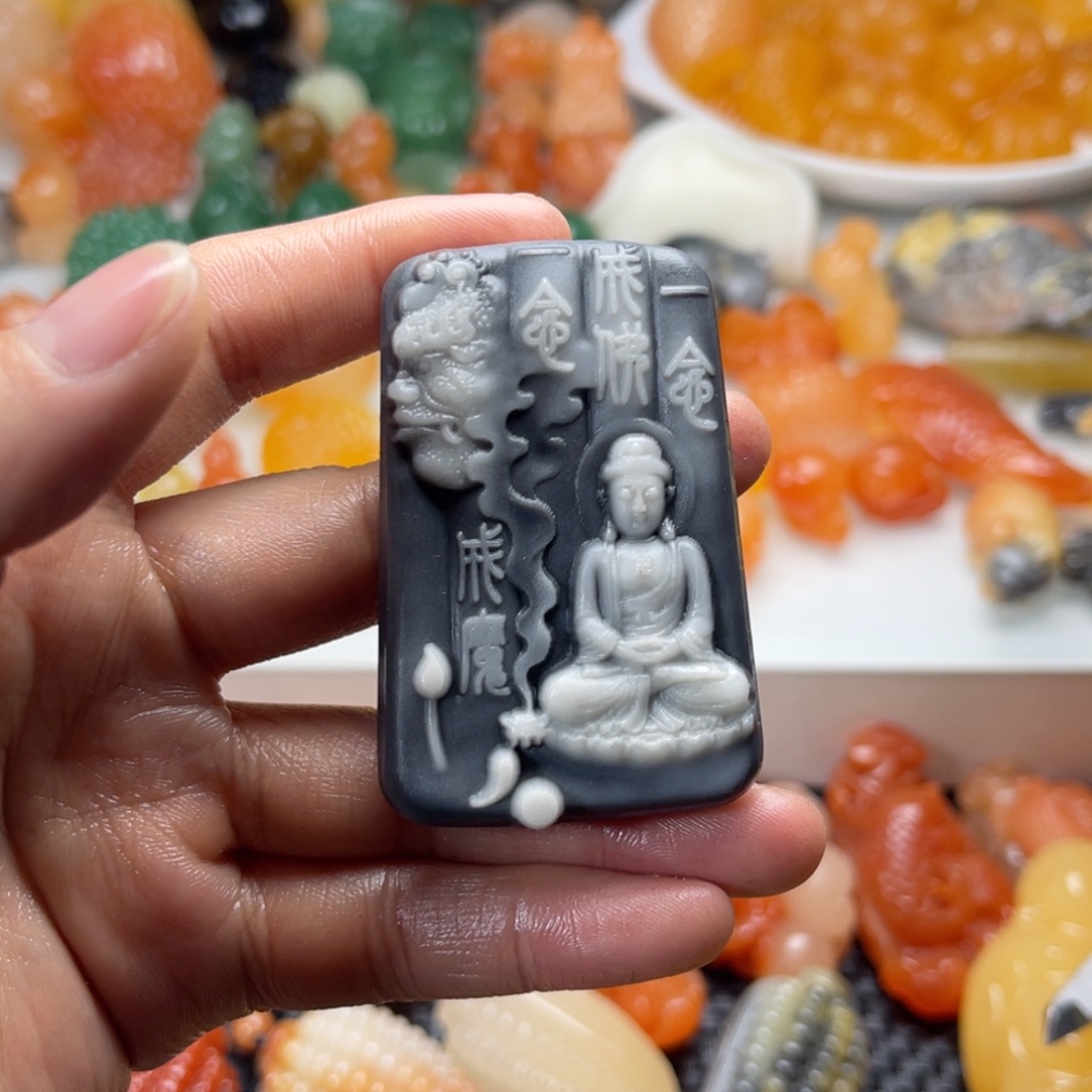 石英质玉（金丝玉）未镶嵌颈饰