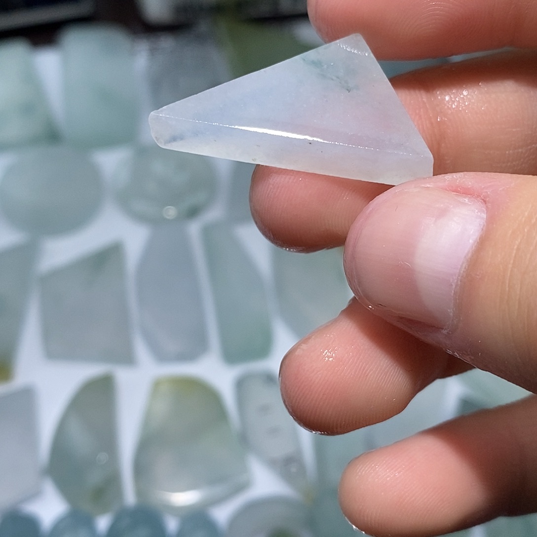 翡翠未镶嵌颈饰7543