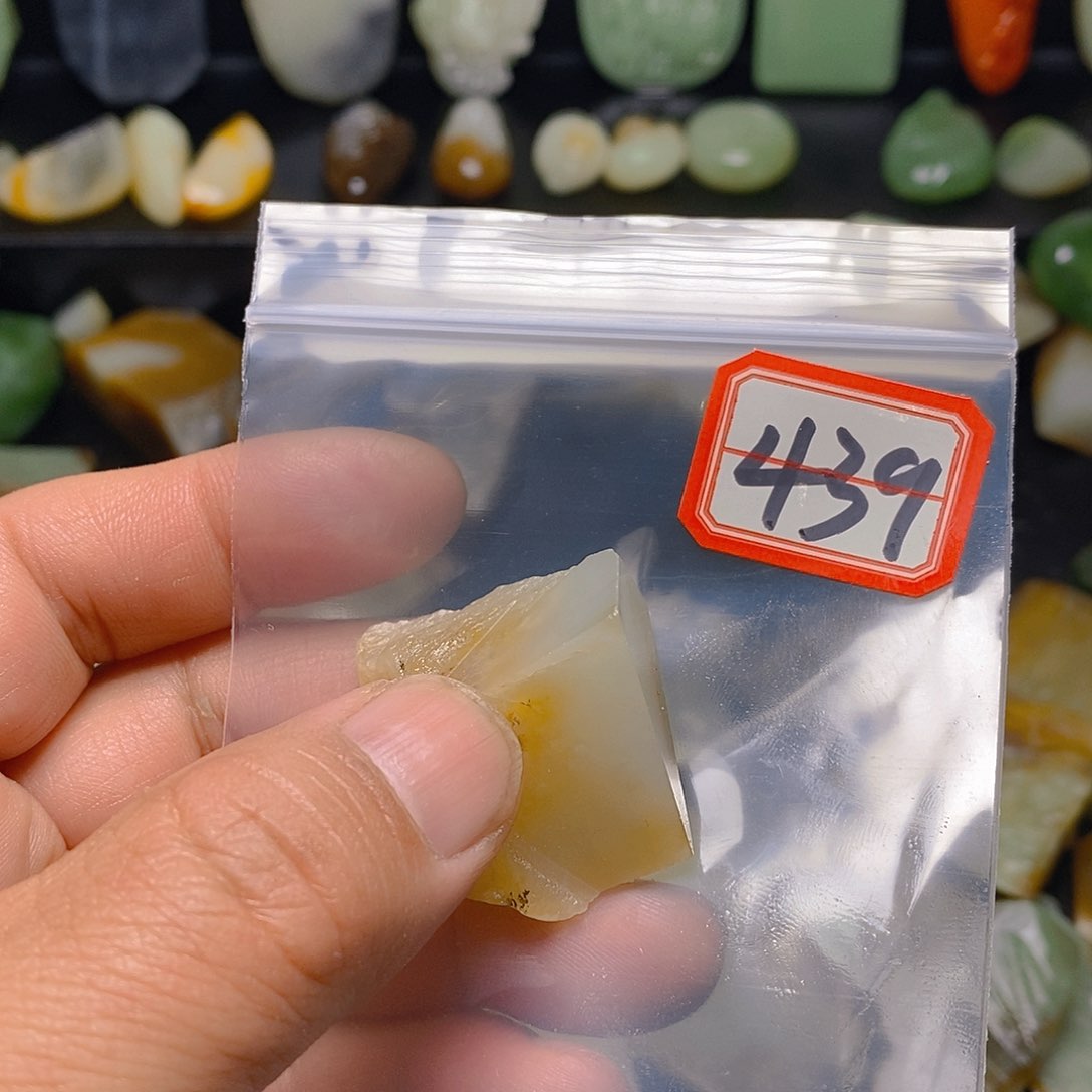 未镶嵌和田玉（糖玉）珠宝半成品双**画