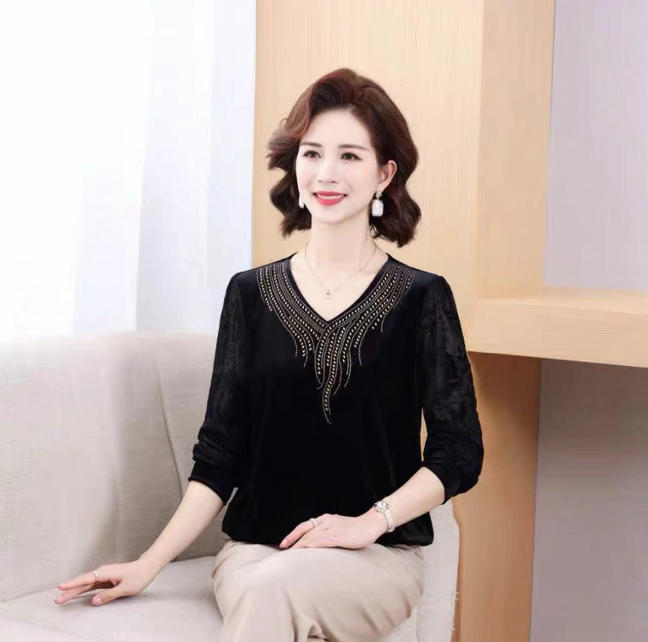 中老年女装中老年洋气宽松蕾丝秋季V领丝绒妈妈装V领气质大码显瘦
