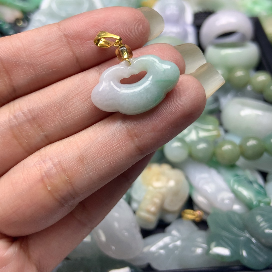 翡翠颈饰未镶嵌天然翡翠