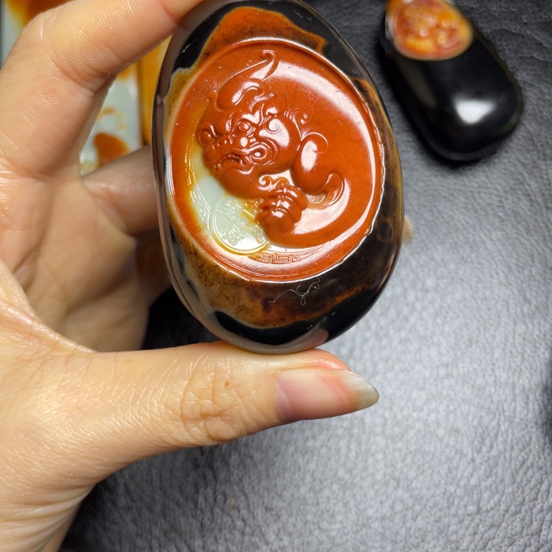 锦***鲤和田玉未镶嵌颈饰