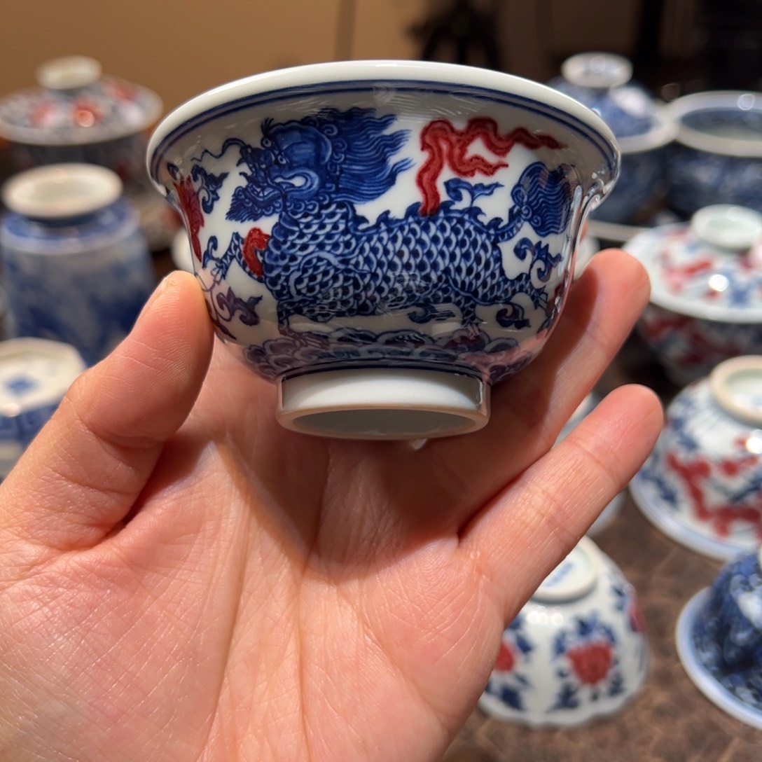 青花釉里红麒麟茶杯