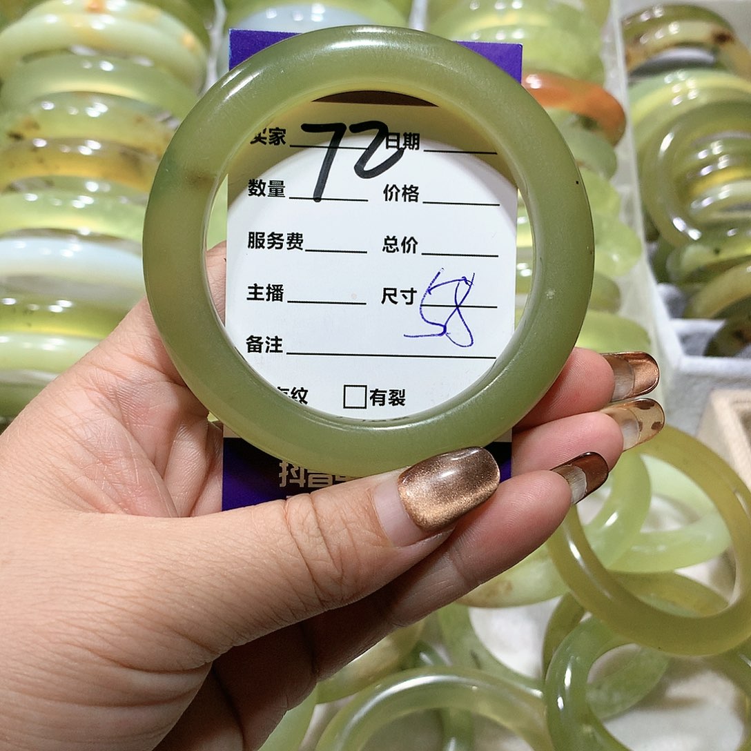 蛇纹石玉手镯未镶嵌