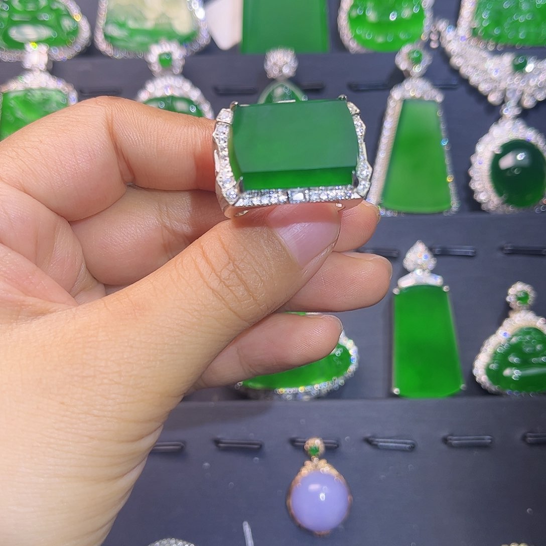 翡翠戒指未镶嵌戒指