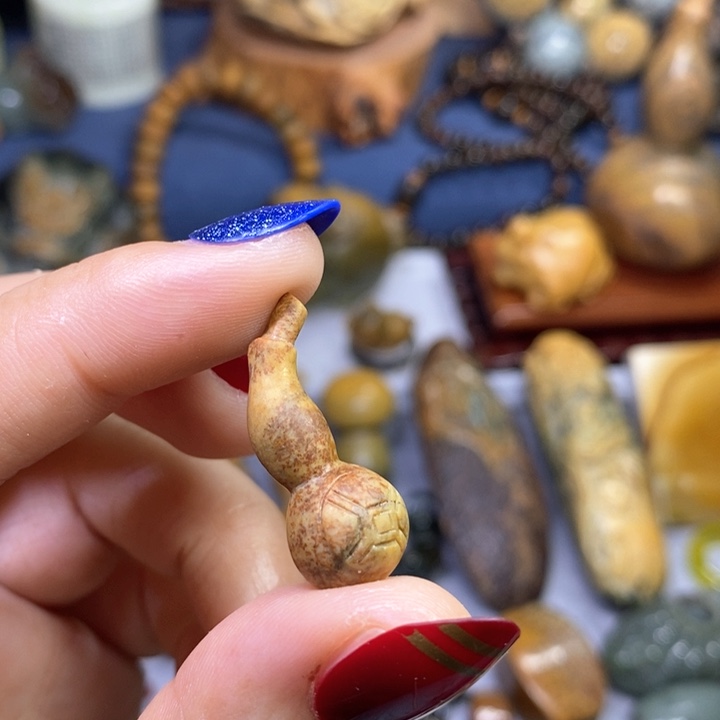 岫岩河磨玉（透闪石质玉）葫芦未镶嵌