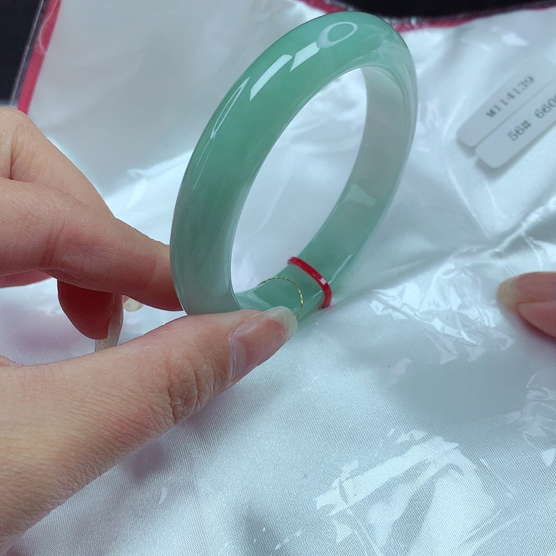 翡翠手镯未镶嵌56圈139