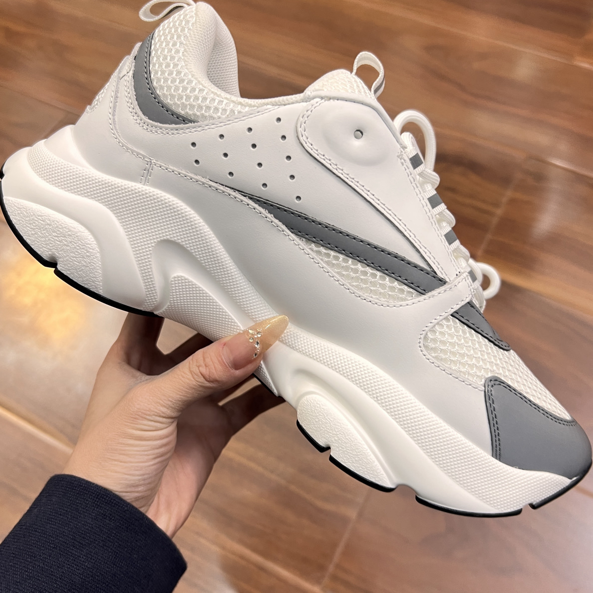 新款男士休闲时尚百搭运动鞋