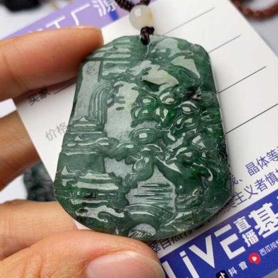 翡翠颈饰未镶嵌翡翠