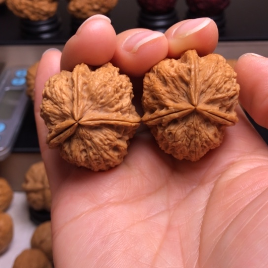 文玩核桃把件密石三楞8