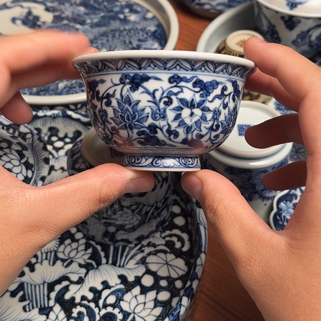 元青花缠枝莲压手杯