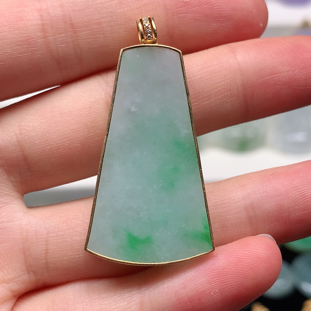 翡翠18K金镶嵌颈饰翡翠吊坠