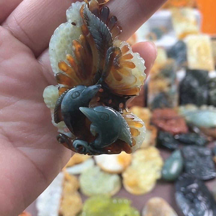 蛇纹石玉颈饰未镶嵌