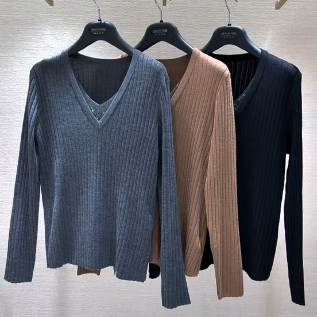 MASIENDI/玛丝恩迪秋冬竖纹坑条设计V领钉钻长袖羊毛针织74074