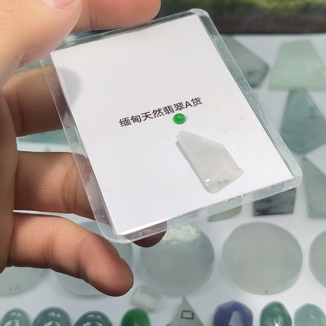 翡翠未镶嵌颈饰4888