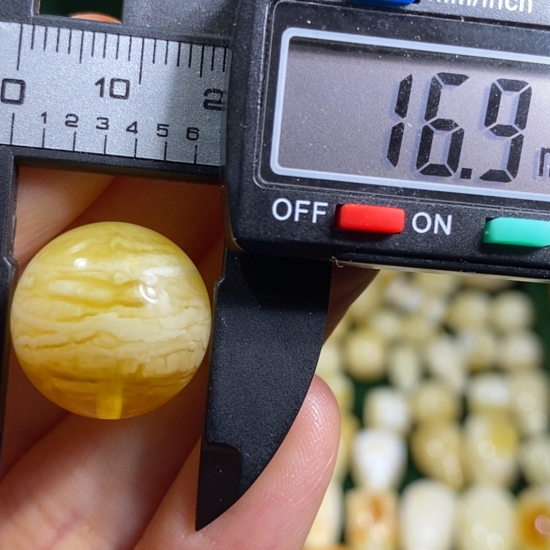 蜜蜡未镶嵌裸石配饰