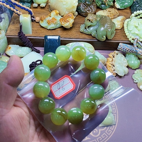 未镶嵌蛇纹石玉颈饰